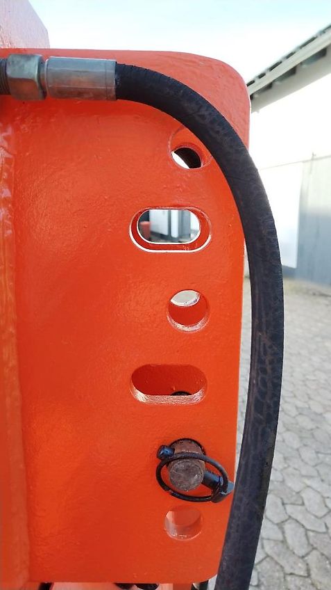 Howard Howard SP5 Schwenkpflug mit 221 cm max. Arbeitsbreite Gummistützrad Höhenverstellung über Spindel Schnittbreitenverstellung hydraulisch für Schlepper um 150 PS sehr gut für hohe Flächenleistung ideal auch zum Schälen ab 5 cm zur Beikrautbekämpfung