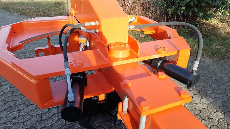 Howard Howard SP5 Schwenkpflug mit 221 cm max. Arbeitsbreite Gummistützrad Höhenverstellung über Spindel Schnittbreitenverstellung hydraulisch für Schlepper um 150 PS sehr gut für hohe Flächenleistung ideal auch zum Schälen ab 5 cm zur Beikrautbekämpfung