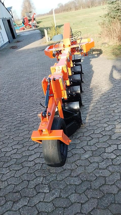 Howard Howard SP5 Schwenkpflug mit 221 cm max. Arbeitsbreite Gummistützrad Höhenverstellung über Spindel Schnittbreitenverstellung hydraulisch für Schlepper um 150 PS sehr gut für hohe Flächenleistung ideal auch zum Schälen ab 5 cm zur Beikrautbekämpfung