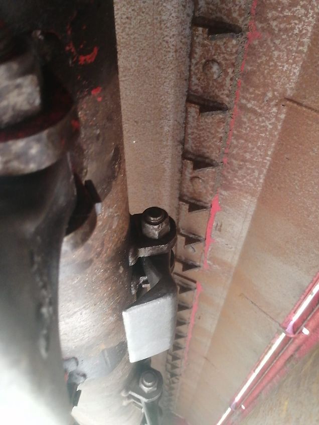 Tehnos Thenos Seitentmulcher Tehnos MB Profi LW220R Arbeitsbreite 220cm Gewicht 1042kg Seitenverschiebung 140cm 55 Grad in Gräben & 90 Grad für Wegeränder