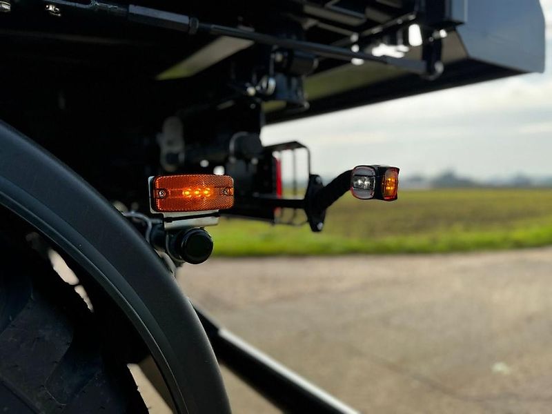 Kröger Agroliner Zentralachs-Dreiseitenkippanhänger TKD302 20 To.