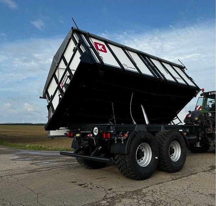 Kröger Agroliner Zentralachs-Dreiseitenkippanhänger TKD302 20 To.