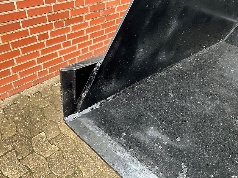 Düvelsdorf ERDSCHAUFEL 1800 EURO Aufnahme