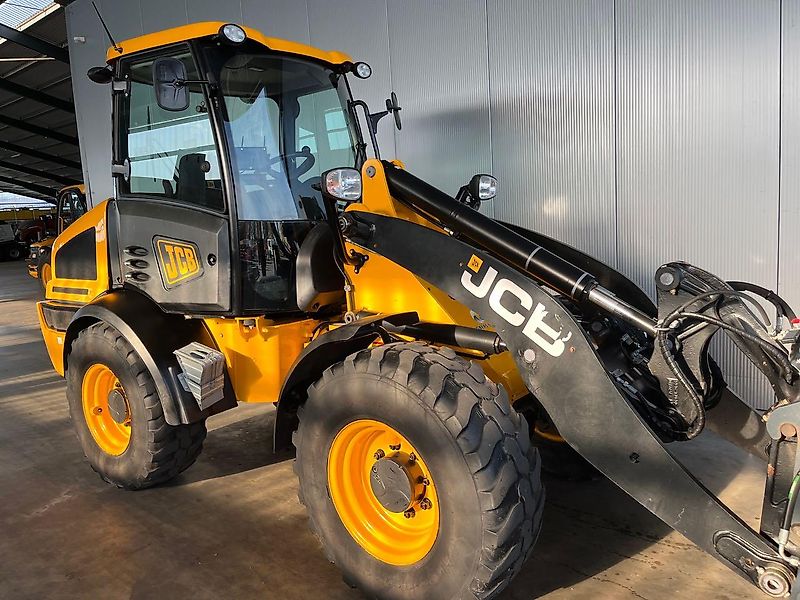 JCB 409 Agri