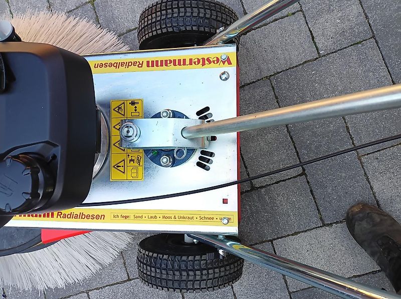 Westermann Radialbesen Kehrmaschine WR 870 Honda