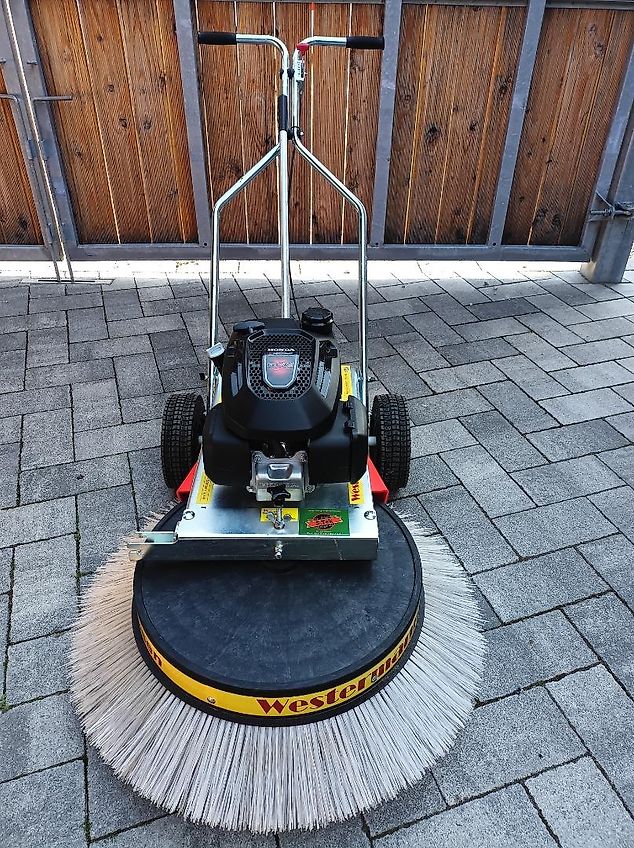 Westermann Radialbesen Kehrmaschine WR 870 Honda