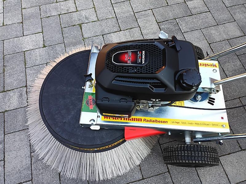 Westermann Radialbesen Kehrmaschine WR 870 Honda