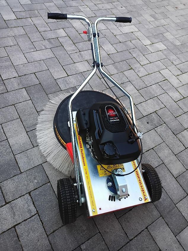 Westermann Radialbesen Kehrmaschine WR 870 Honda