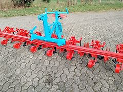 Rau Rau 6 Reihige Heckhacke 50cm Reihenabstand 3,1m Rahmenbreite mit Kulturschutzscheiben Exaktsteuerung im Heck zur optimalen Beikräuterbeseitigung durch Exackthecklenkung