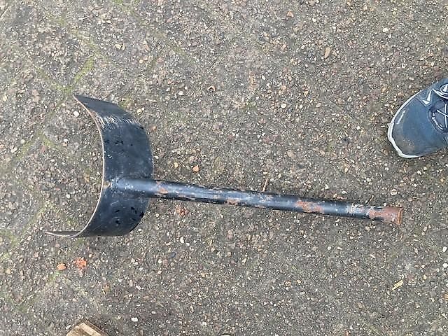 Matev Hochenleerer / Materialaufsammelgerät