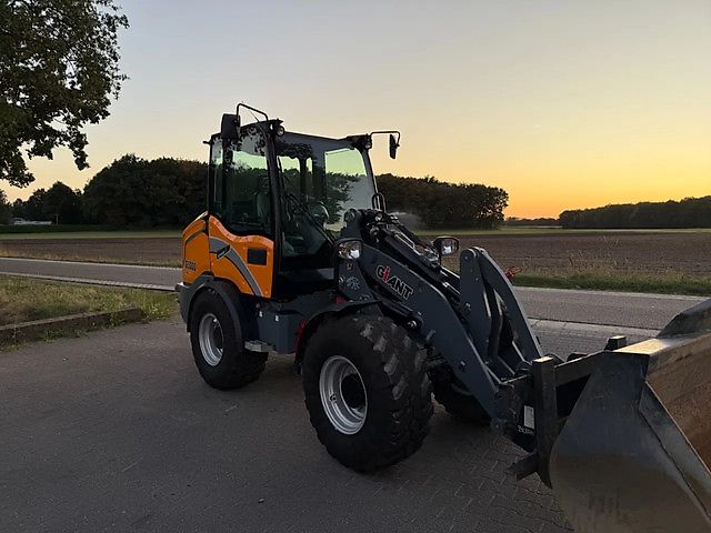 Giant G5000 X-TRA shovel