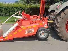 Kemper Tractor Mounted Chopper Type/Model C3000 Kemper CHAMPION 3000 Maishäcksler Heckanbau optional Frontanbau mit optionaler Gras Pick up Neuwertiger Zustand 120 ha Gehäckselter Mais