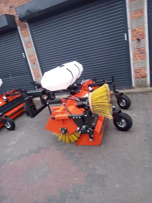 Metal-Technik Kehrbürste 240 CM Seitenbesen Wasserbehälter