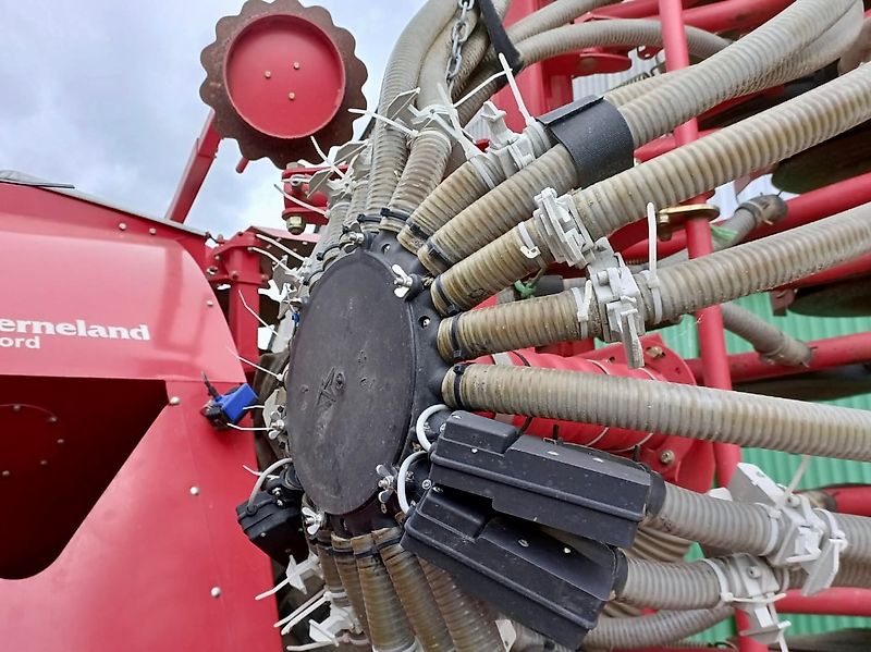 Kverneland Accord U-Drill 6000 Frontreifenpacker