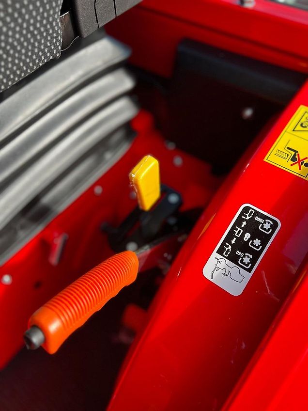 Carraro Antonio Carraro TTR 4800 4400 Spezialtraktoren Winterdienst