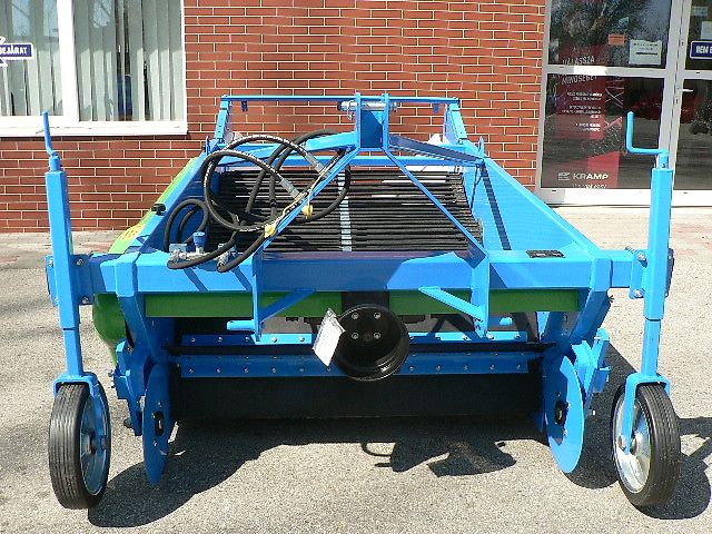 KRUKOWIAK Z -653 ; ; Arbeitsbreiten:1200mm; 1350mm; 1400mm; 1500mm; 1650mm ;1800mm; 2050mm; Verschiedene Aufnahmen! Vierkantrodewelle