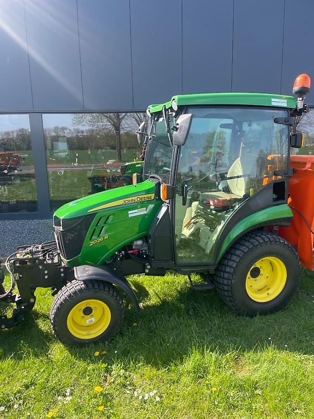 John Deere John Deere 2026R mit Yanmar Motor