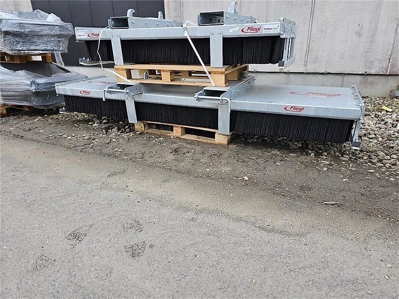 Fliegl Lion Sweeper 2000