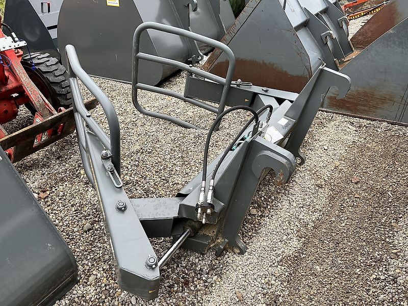 Bressel und Lade Ballenzange RBZ 10 mit Volvo TPZ